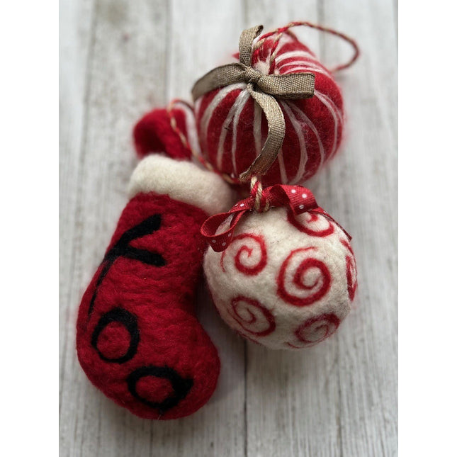 Needle Felted Christmas Decor - A Twist of Yarn